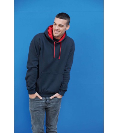 Kontrasztos kapucnis pulóver